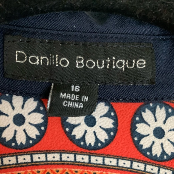 Fun collard shift dress - Picture 2 of 4